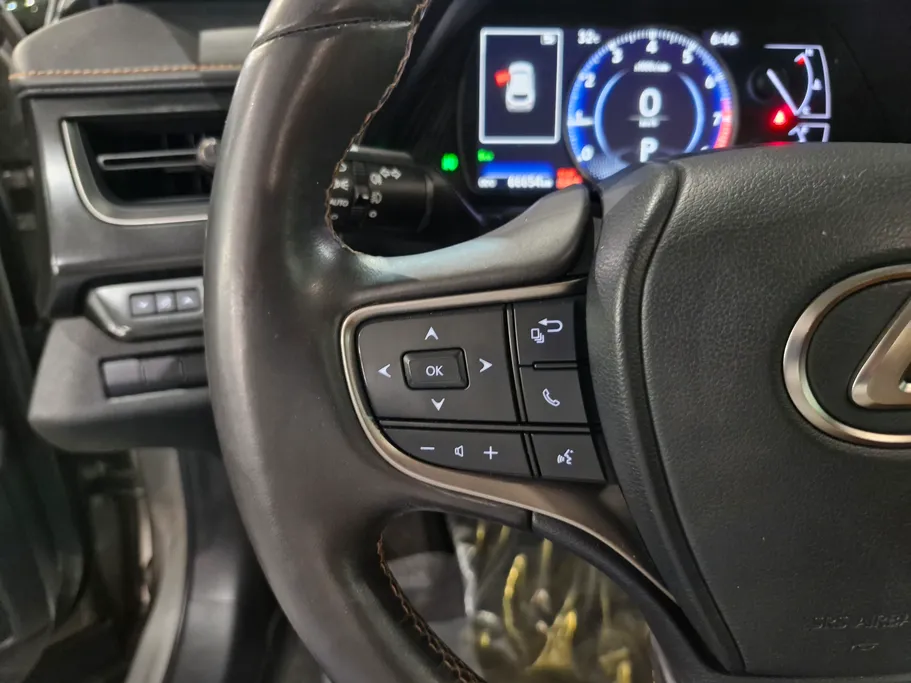 لكزس UX 200 AA Elegant 2021