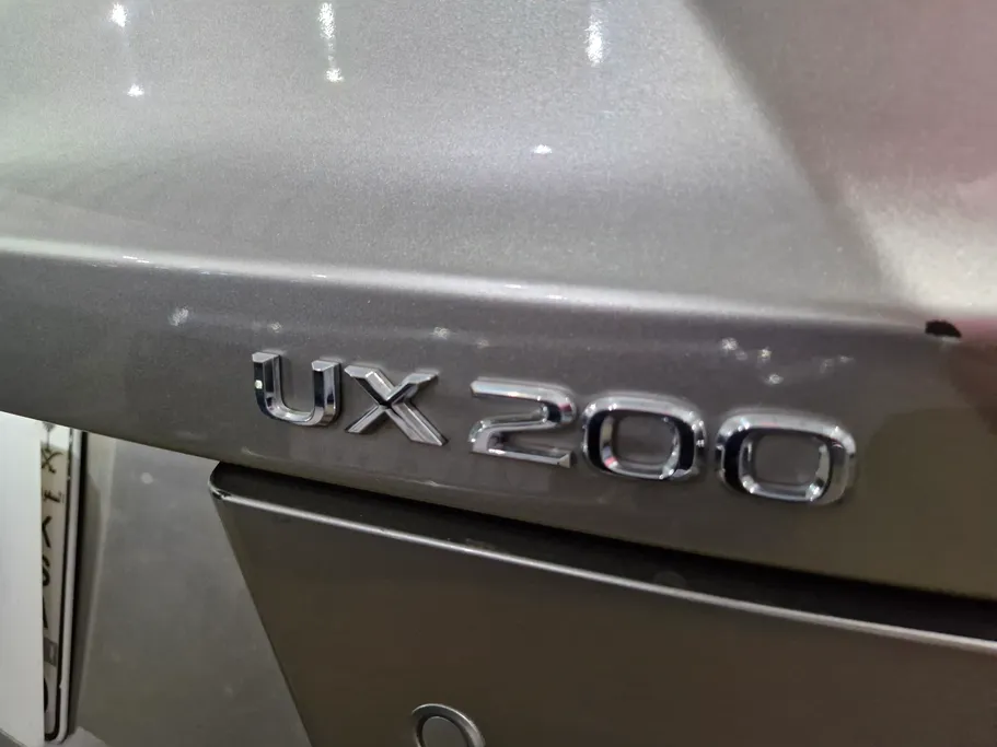 لكزس UX 200 AA Elegant 2021