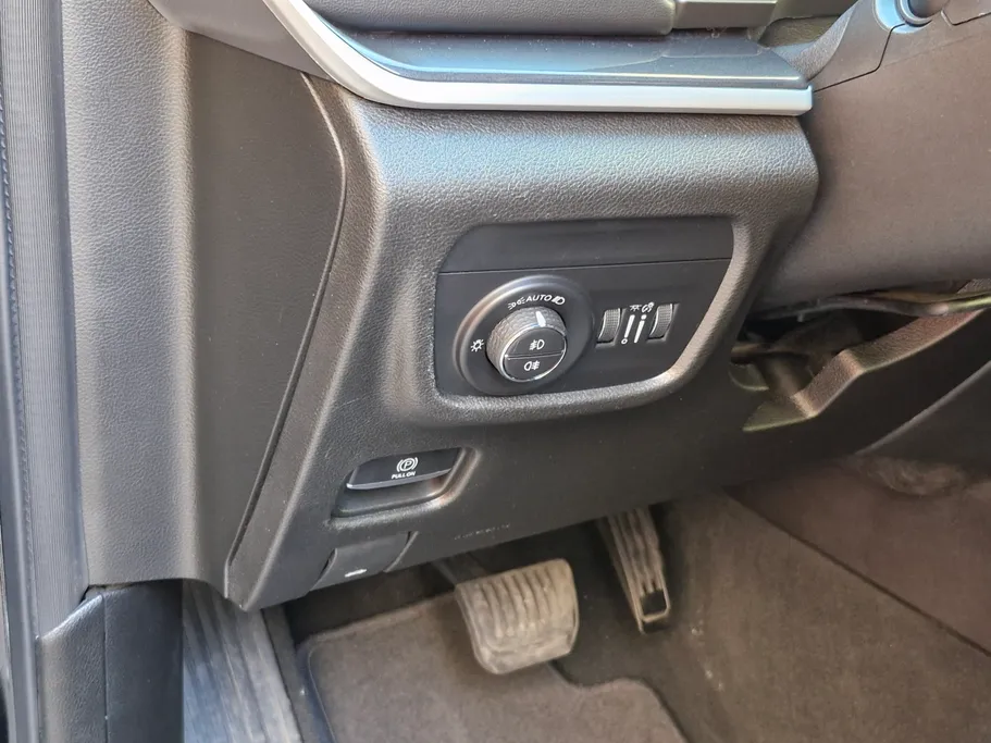 جيب جراند شيروكي L 2023