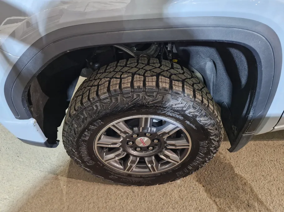 جي إم سي  سييرا AT4 2025