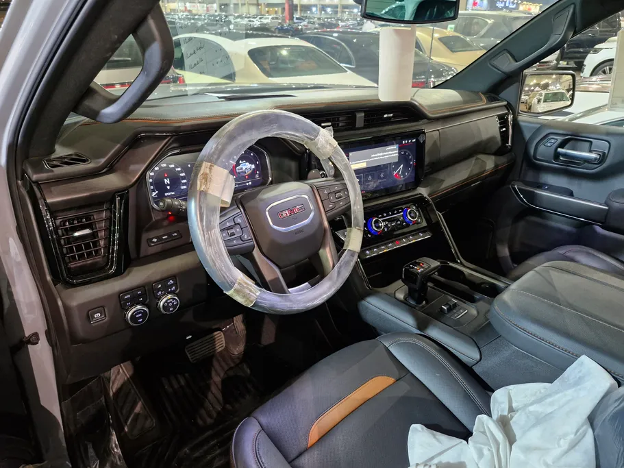 جي إم سي  سييرا AT4 2025