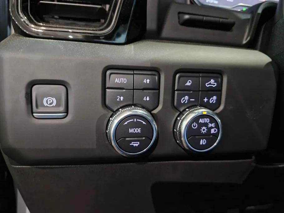 جي إم سي  سييرا AT4 2025