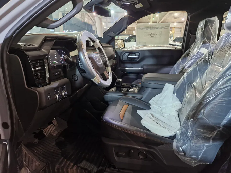 جي إم سي  سييرا AT4 2025