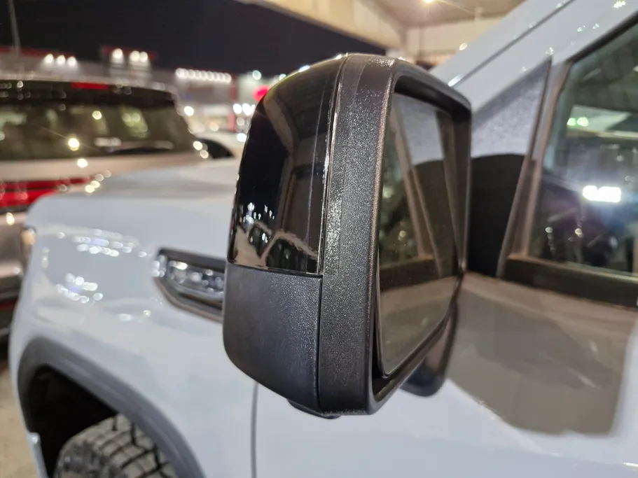 جي إم سي  سييرا AT4 2025