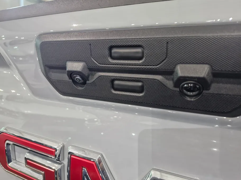 جي إم سي  سييرا AT4 2025