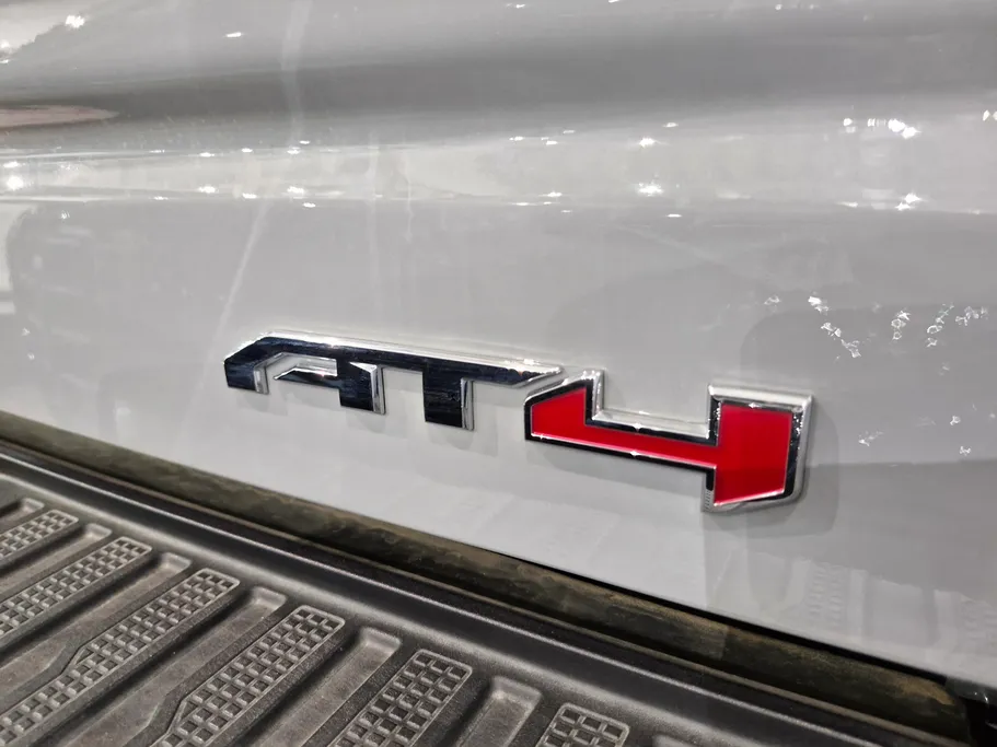 جي إم سي  سييرا AT4 2025