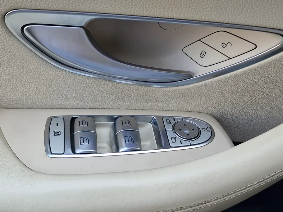 2022 Mercedes E 200