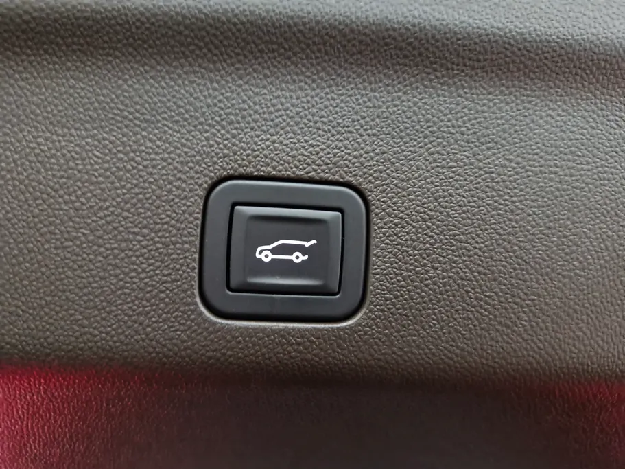 جي إم سي  يوكن اليفيشن 2025