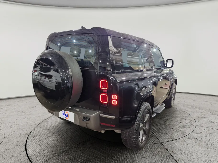 لاند روفر ديفندر P300 S 2025