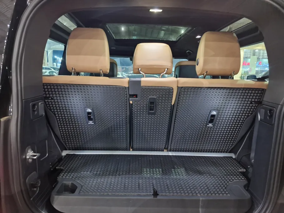 لاند روفر ديفندر P300 S 2025