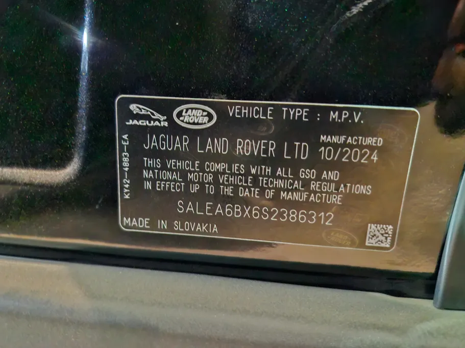 لاند روفر ديفندر P300 S 2025