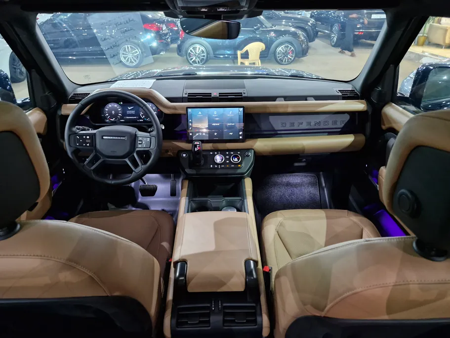 لاند روفر ديفندر P300 S 2025