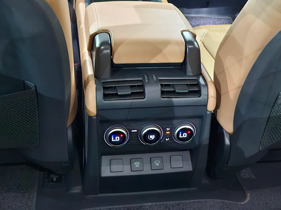 لاند روفر ديفندر P300 S 2025