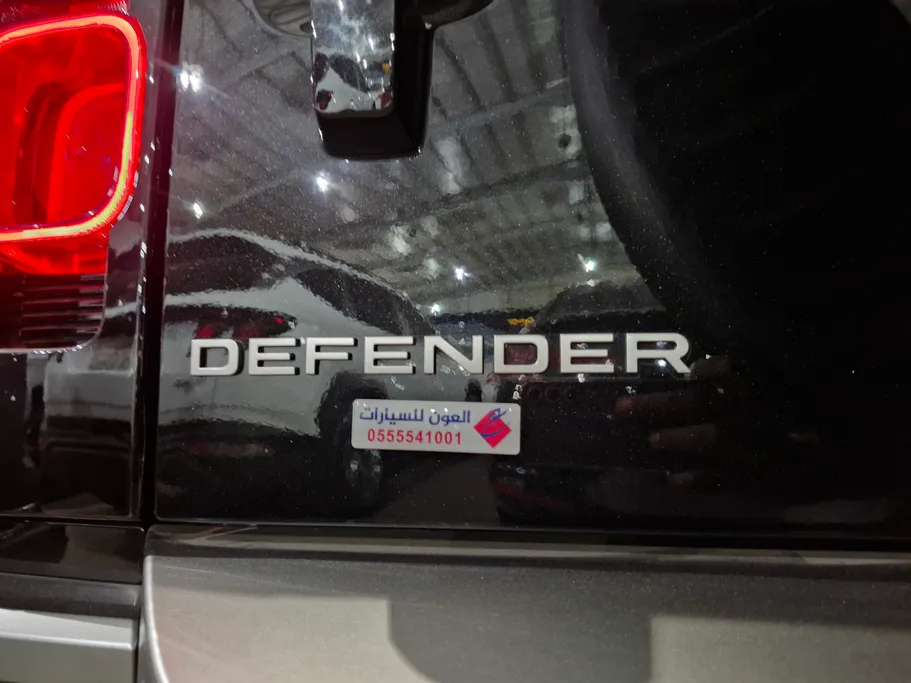 لاند روفر ديفندر P300 S 2025