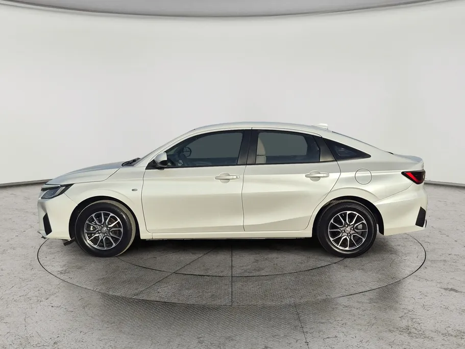 2024 Toyota Yaris  Y