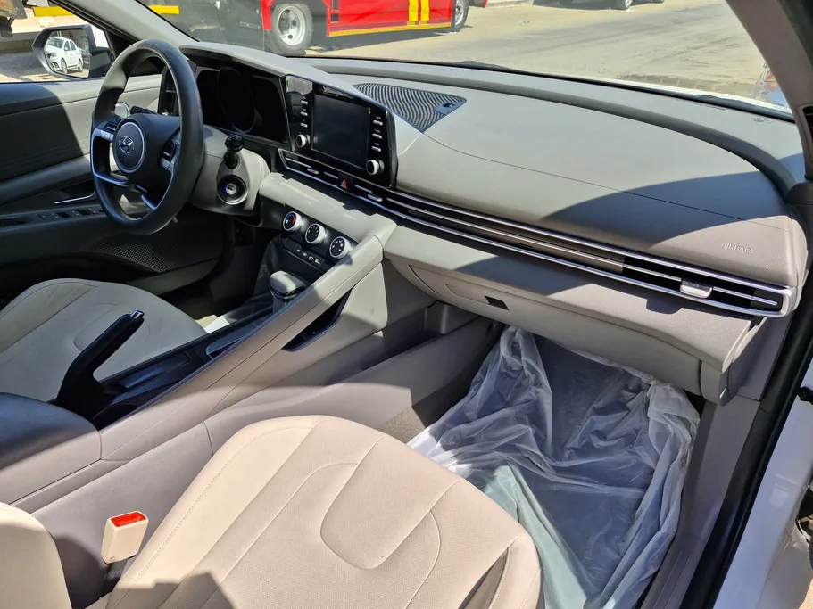 2023 Hyundai Elantra Smart