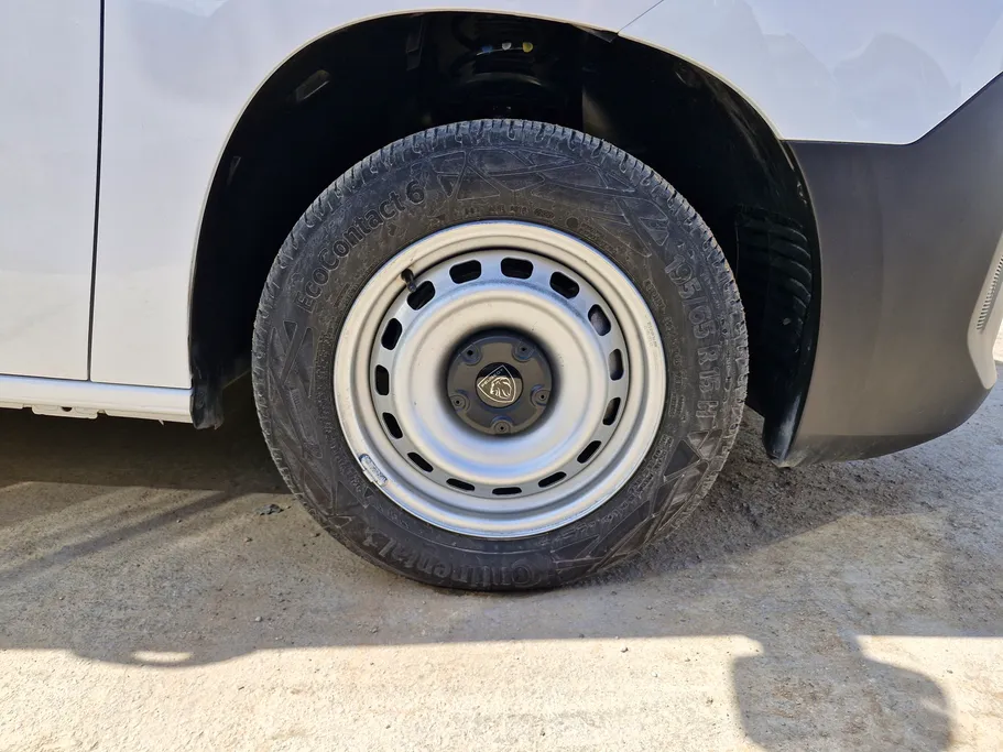 2025 Peugeot Partner Short van