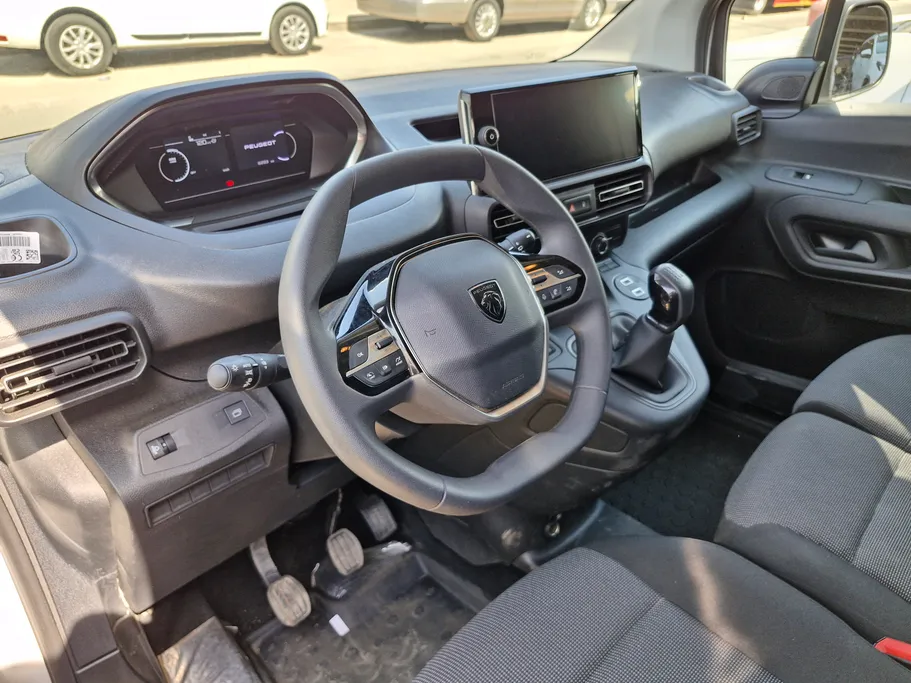 2025 Peugeot Partner Short van