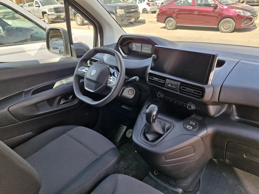 2025 Peugeot Partner Short van