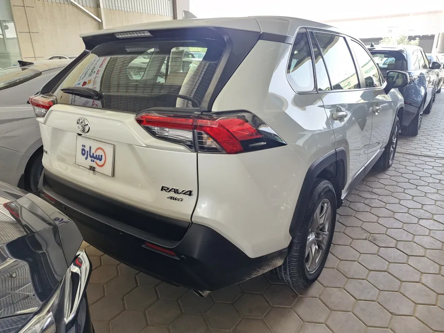2022 Toyota RAV4 LE