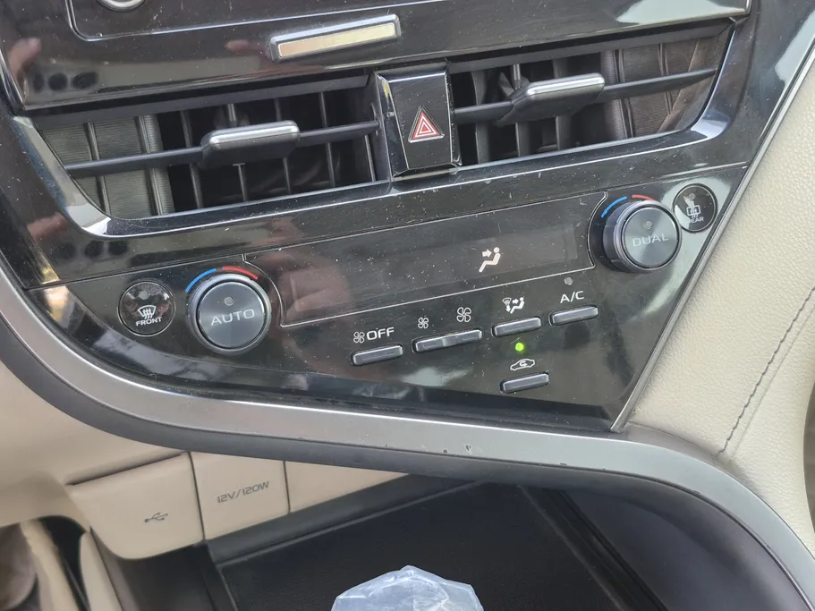 تويوتا كامري GLE HEV  2021 