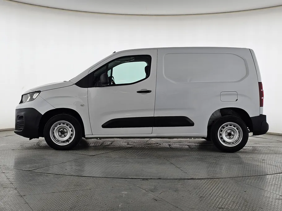 2023 Peugeot Partner Short van 