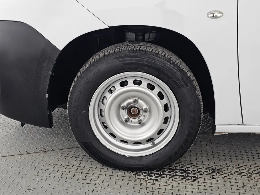 2023 Peugeot Partner Short van 
