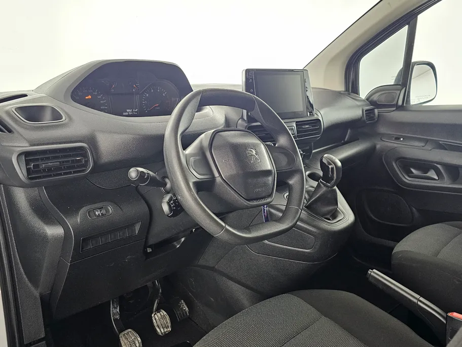 2023 Peugeot Partner Short van 