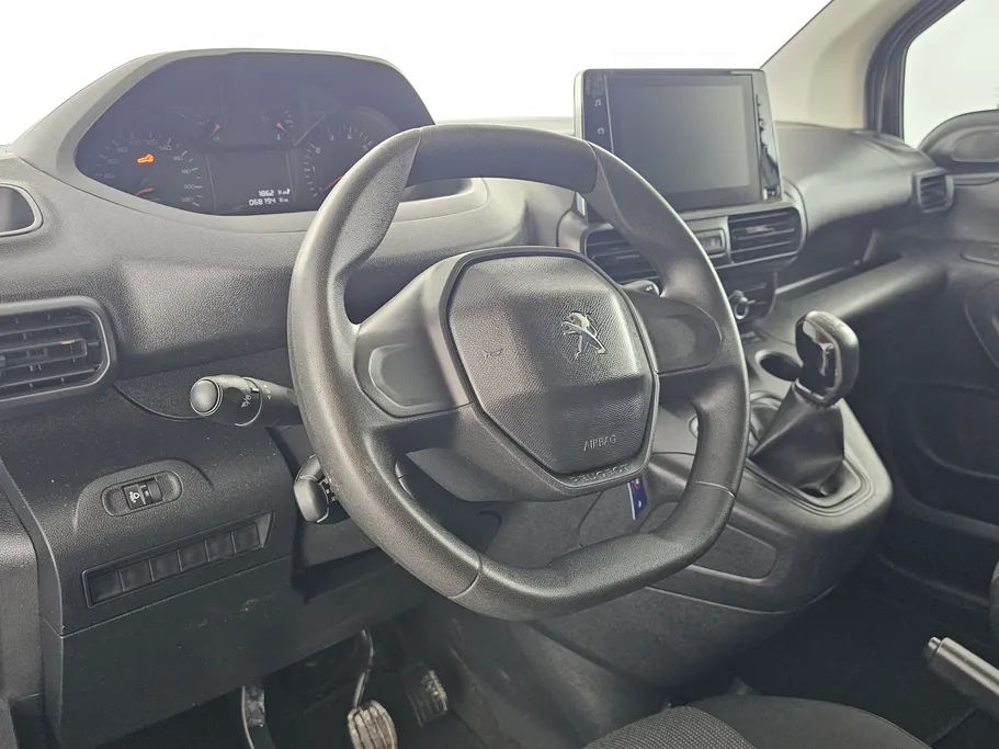 2023 Peugeot Partner Short van 