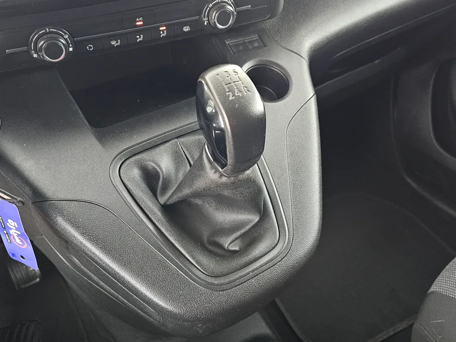 2023 Peugeot Partner Short van 