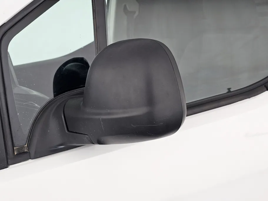 2023 Peugeot Partner Short van 
