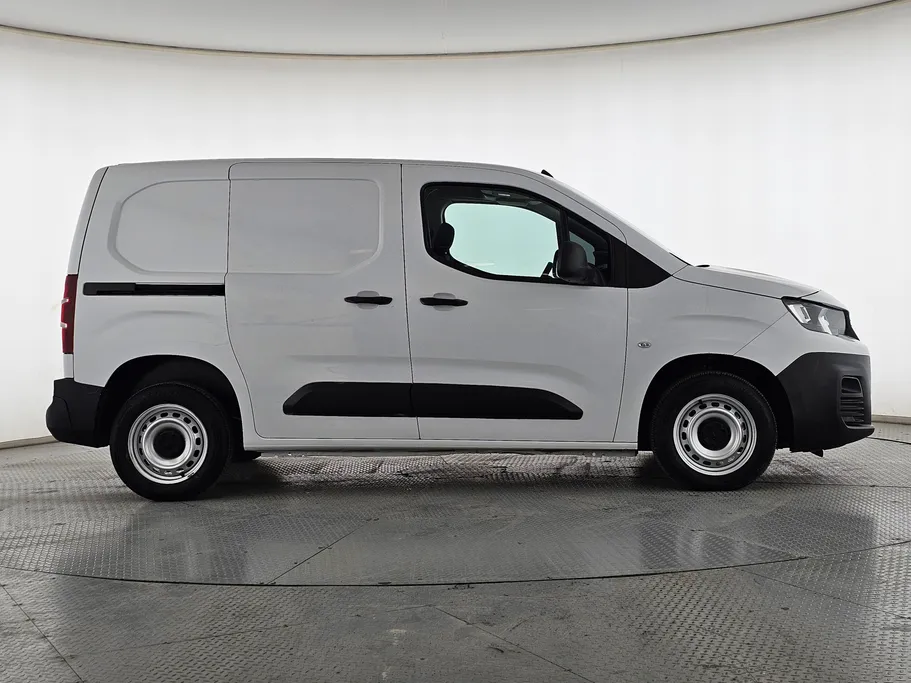2023 Peugeot Partner Short van 
