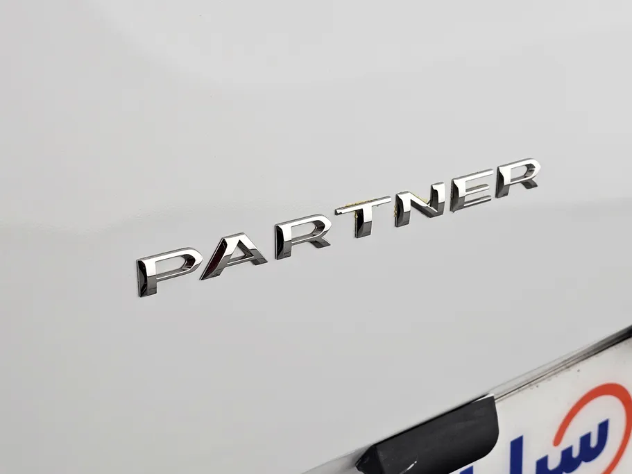 2023 Peugeot Partner Short van 