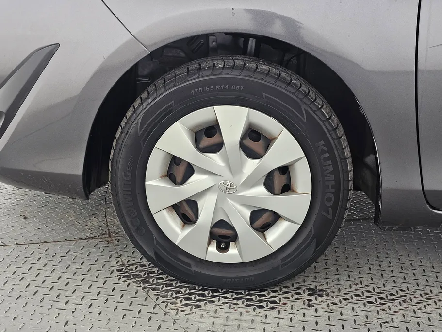2019 Toyota Yaris  Y