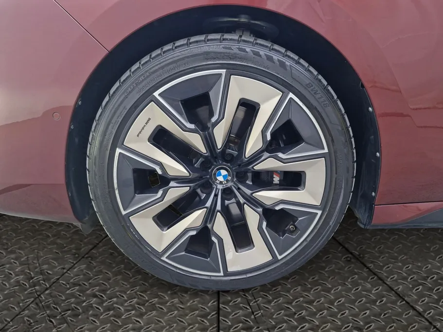 بي ام دبليو الفئة السابعة 760Li 2023 