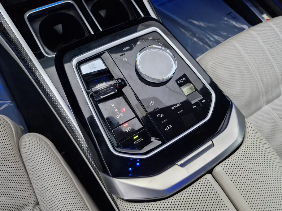 بي ام دبليو الفئة السابعة 760Li 2023 