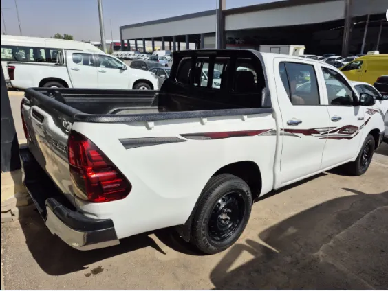 تويوتا هايلكس GLX 2020 