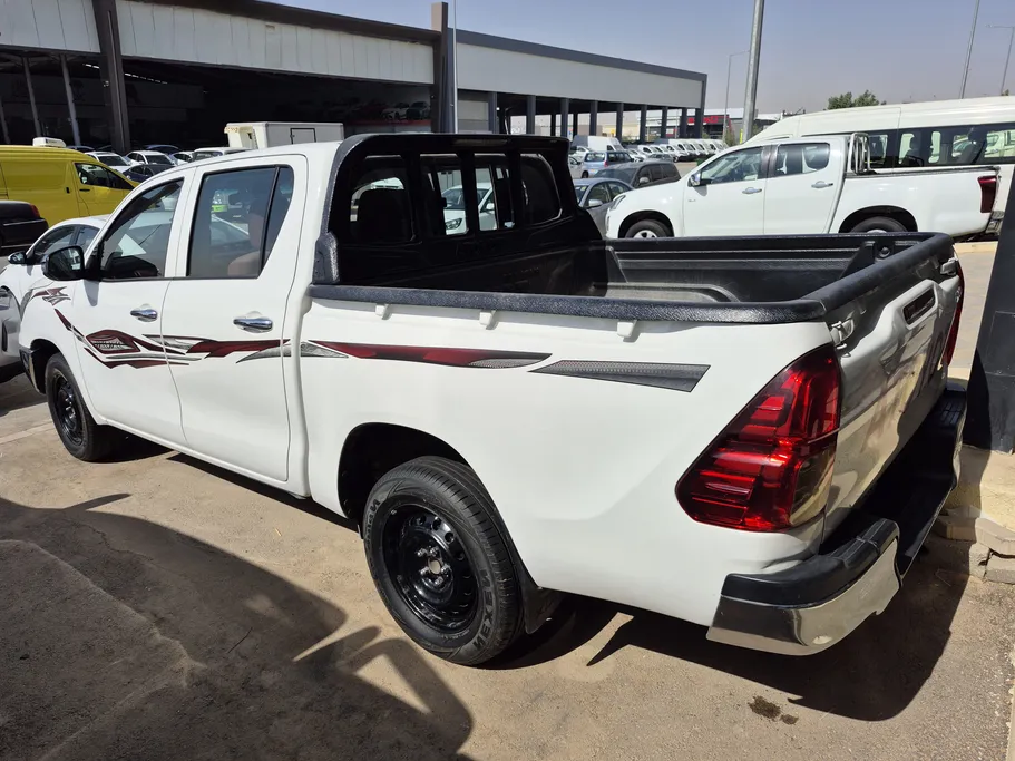 تويوتا هايلكس GLX 2020 