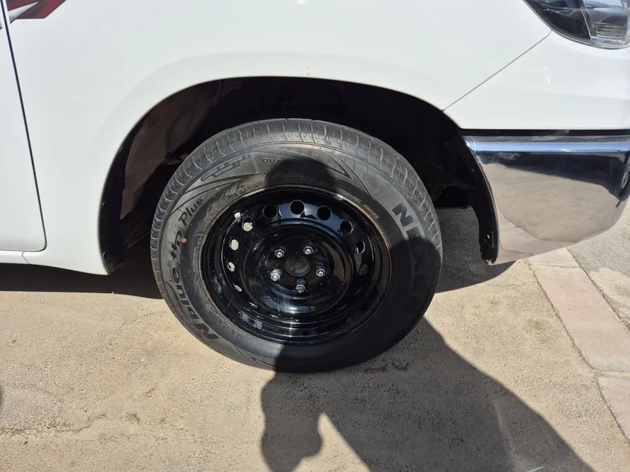 تويوتا هايلكس GLX 2020 