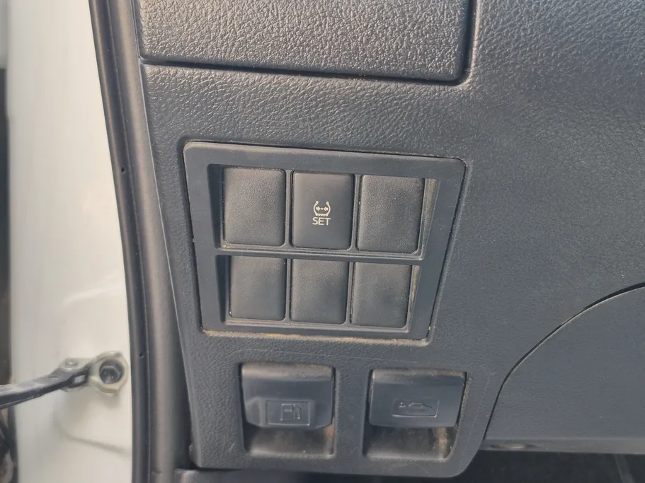 تويوتا هايلكس GLX 2020 