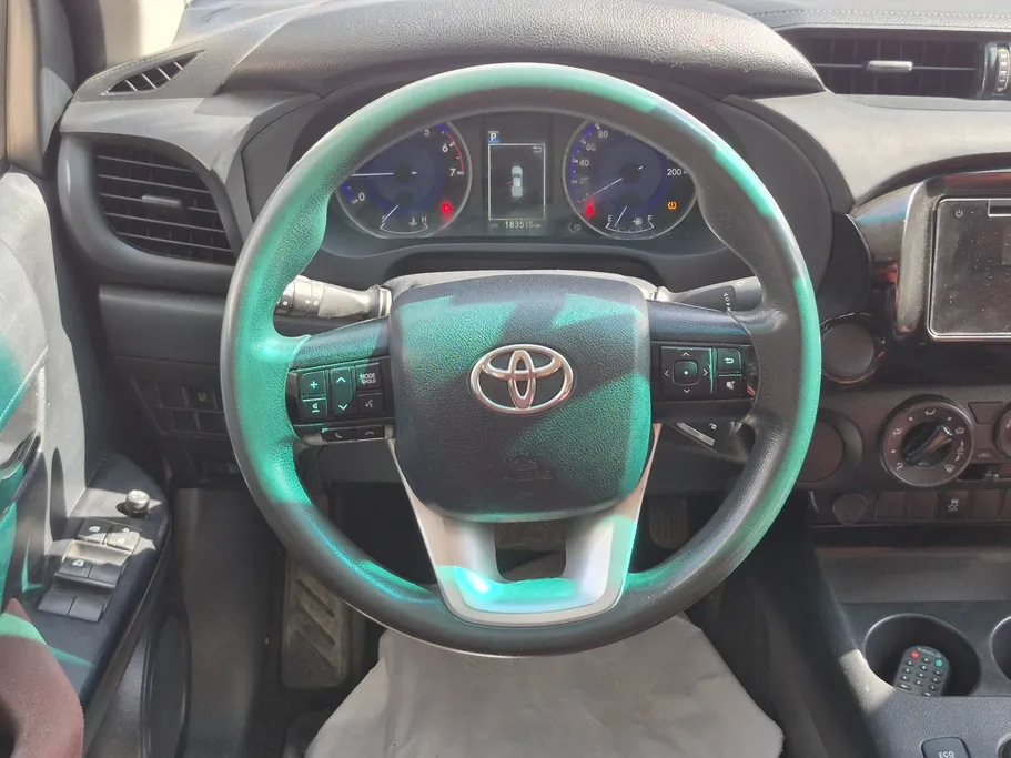 تويوتا هايلكس GLX 2020 