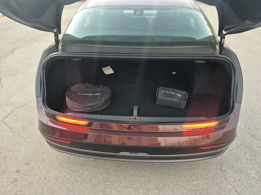 لوسيد اير  بيور  2025