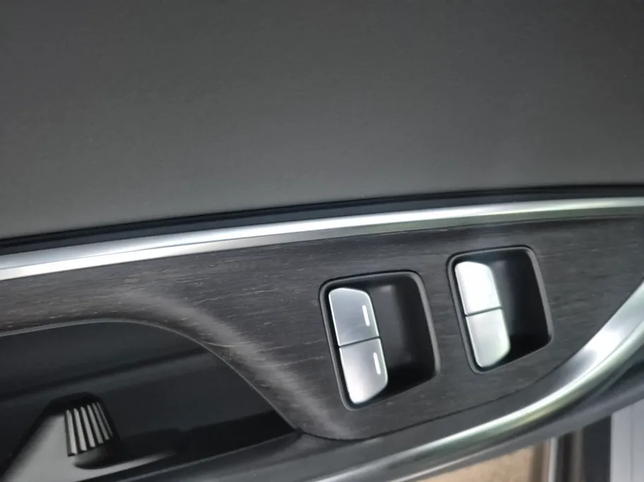 لوسيد اير  بيور  2025