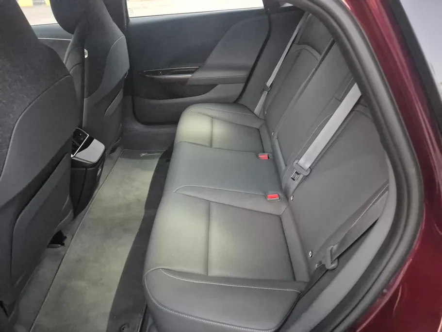 لوسيد اير  بيور  2025