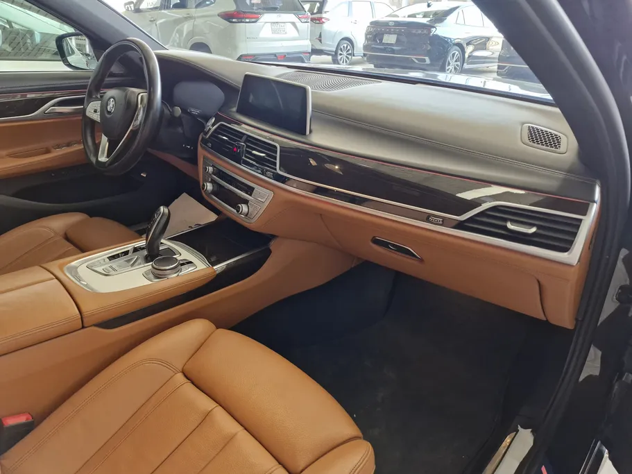 بي ام دبليو الفئة السابعة 730Li 2022 