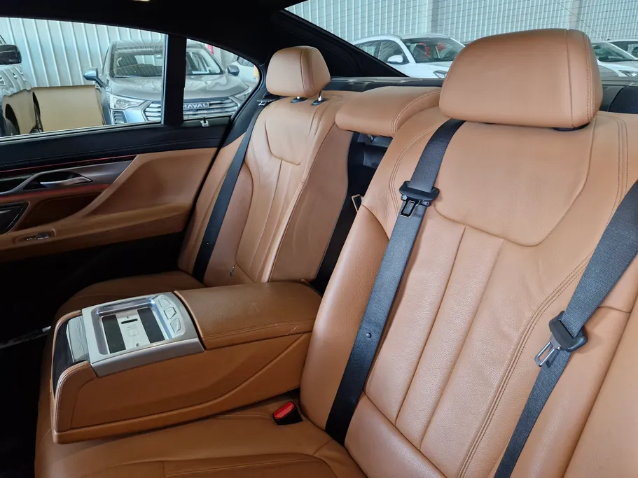 بي ام دبليو الفئة السابعة 730Li 2022 