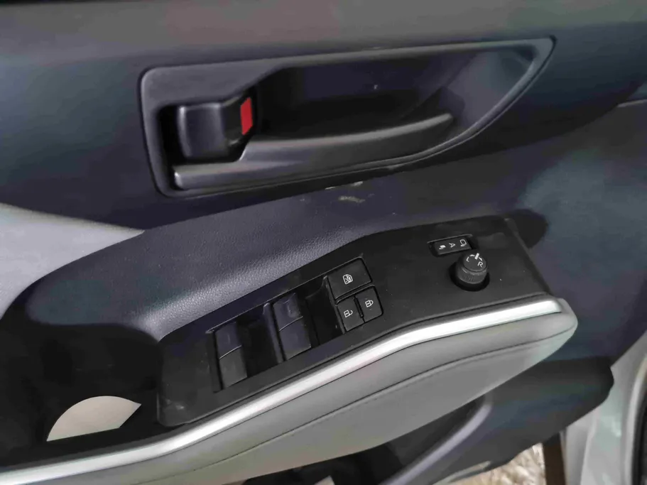 2025 Toyota Highlander LE 