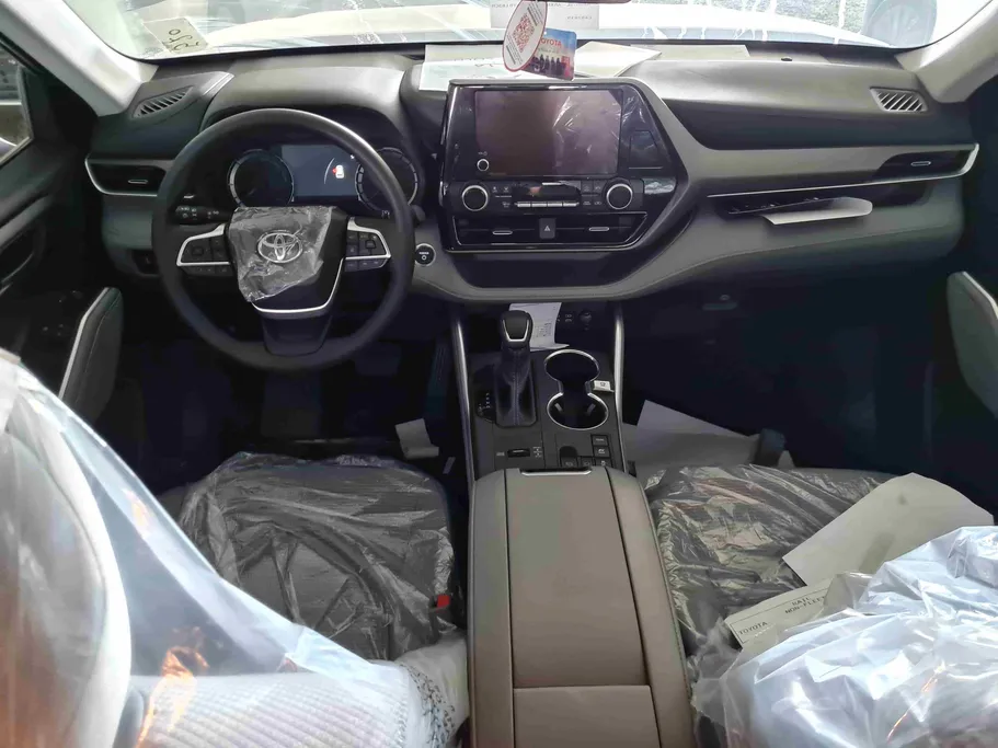 2025 Toyota Highlander LE 