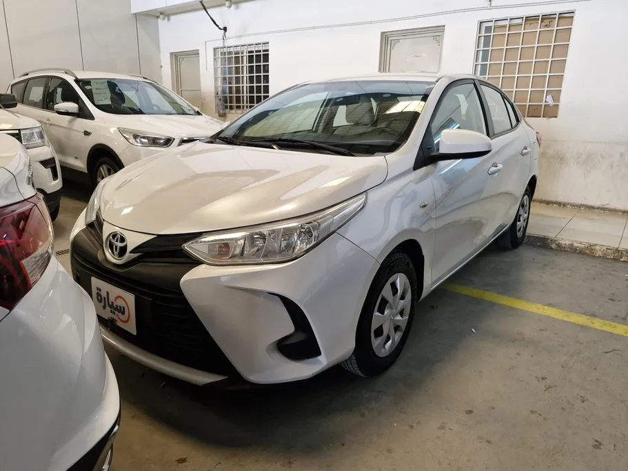 2022 Toyota Yaris  Y FLT 