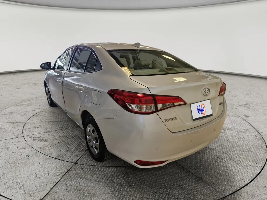 2022 Toyota Yaris  Y FLT 